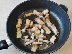 Картошка с сыром на сковороде - шаг 1