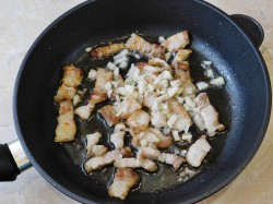 Картошка с сыром на сковороде - шаг 2