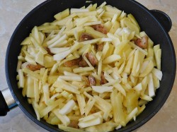 Картошка с сыром на сковороде - шаг 4