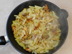 Картошка с сыром на сковороде - шаг 5