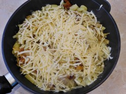 Картошка с сыром на сковороде - шаг 7