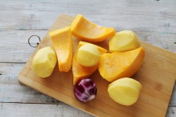 название картинки Картошка с тыквой в духовке запеченная