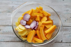 название картинки Картошка с тыквой в духовке запеченная