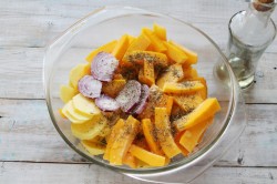 название картинки Картошка с тыквой в духовке запеченная