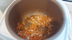 название картинки Картошка тушеная с капустой в мультиварке