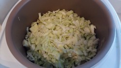 название картинки Картошка тушеная с капустой в мультиварке