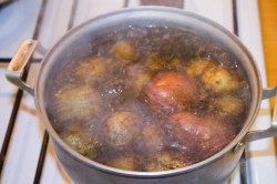 Картошка в чесночном соусе запеченная в духовке - шаг 2 Картошка в чесночном соусе запеченная в духовке - шаг 2