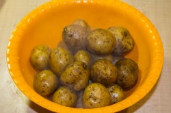 Картошка в чесночном соусе запеченная в духовке - шаг 8 Картошка в чесночном соусе запеченная в духовке - шаг 8