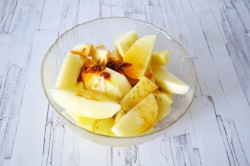 Картошка в рукаве с чесноком и розмарином