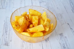 Картошка в рукаве с чесноком и розмарином