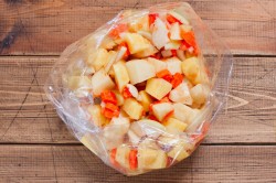 название картинки Наивкуснейшая картошка в рукаве запеченная в духовке