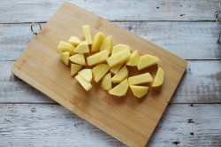 название картинки Картошка в сметане на сковороде