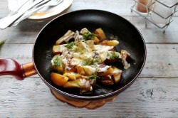 название картинки Картошка в сметане на сковороде