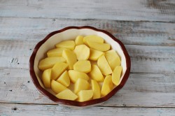 Картошка в сметане с сыром в духовке