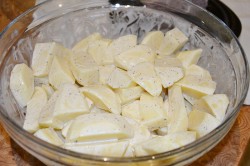 название картинки Картошка запеченная с сальтисоном в духовке