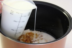 Рисовая каша на воде и молоке в мультиварке