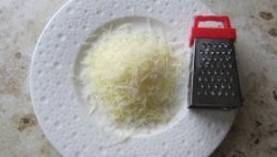 Каша злаковая с яйцом и беконом