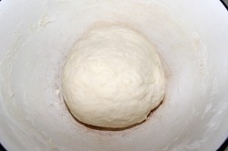 Лепешки из слоеного теста на сковороде