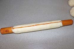 Лепешки из слоеного теста на сковороде