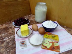 название картинки Кекс с замороженной вишней на простокваше