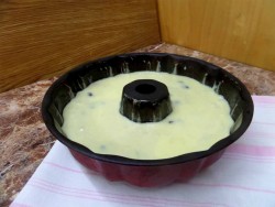 название картинки Кекс с замороженной вишней на простокваше