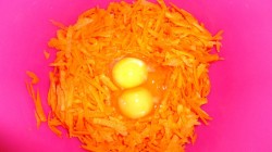 Морковные кексы с творогом Морквушка - шаг 2