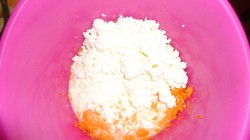 Морковные кексы с творогом Морквушка - шаг 3