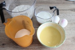 название картинки Кексы капкейки Розы с кремом