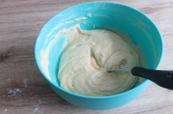 название картинки Кексы капкейки Розы с кремом