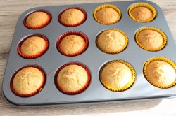 название картинки Кексы капкейки Розы с кремом