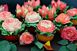 название картинки Кексы капкейки Розы с кремом