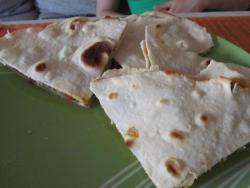 Мексиканская кесадилья с курицей и сыром