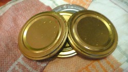 название картинки Кисло-сладкие огурцы на зиму в банках без уксуса