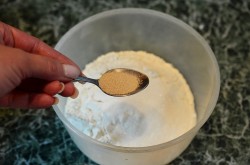 Кислые оладьи на дрожжах пышные