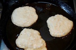 Кислые оладьи на дрожжах пышные