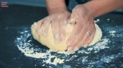 Классические беляши с сочной мясной начинкой - шаг 14