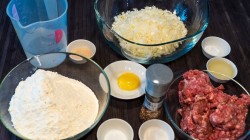 Классические беляши с сочной мясной начинкой - шаг 1