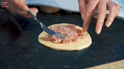 Классические беляши с сочной мясной начинкой - шаг 23