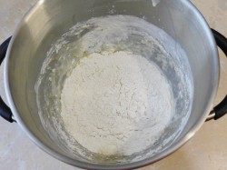 Классические блины с дырочками на молоке