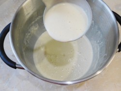 Классические блины с дырочками на молоке