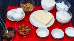 Ванильные кексы с грецкими орехами, изюмом и шоколадом