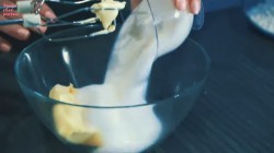 Ванильные кексы с грецкими орехами, изюмом и шоколадом