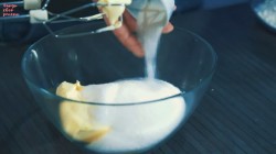 Ванильные кексы с грецкими орехами, изюмом и шоколадом