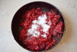 название картинки Классический борщ со свеклой