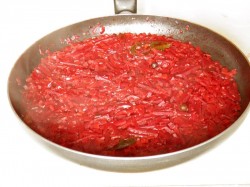 название картинки Горячий свекольник классический с мясом