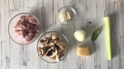 название картинки Классический жульен с курицей и грибами