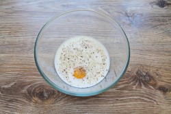 название картинки Простой кляр для рыбы с яйцом