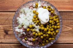 Классический оливье с мясом говядины - шаг 11