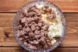 Классический оливье с мясом говядины - шаг 8