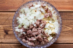 Классический оливье с мясом говядины - шаг 9